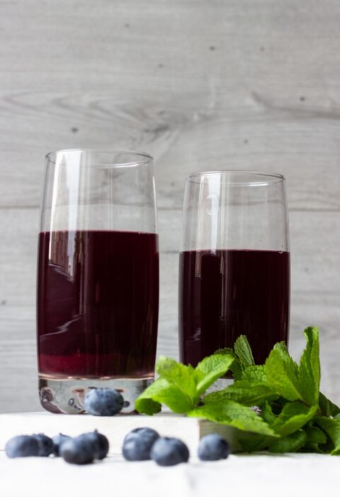 Cold Pressed Blueberry Juice 5 Ingredient Recipes by Skinny5.com