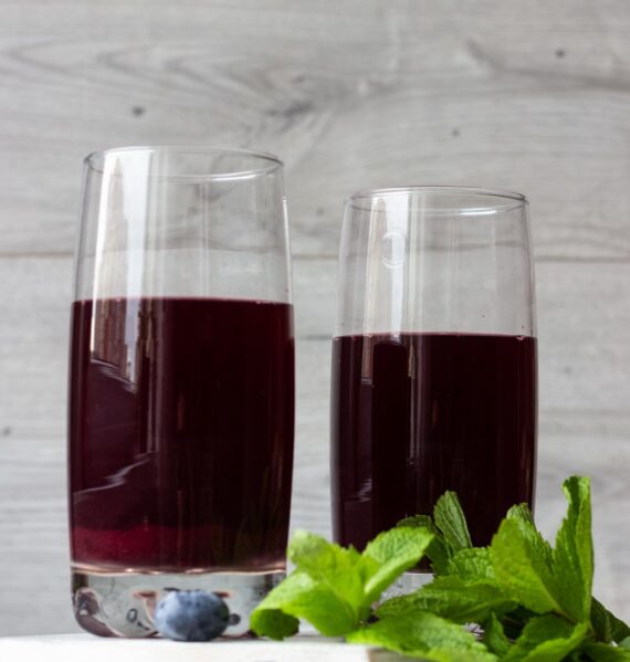 Cold Pressed Blueberry Juice 5 Ingredient Recipes by Skinny5.com